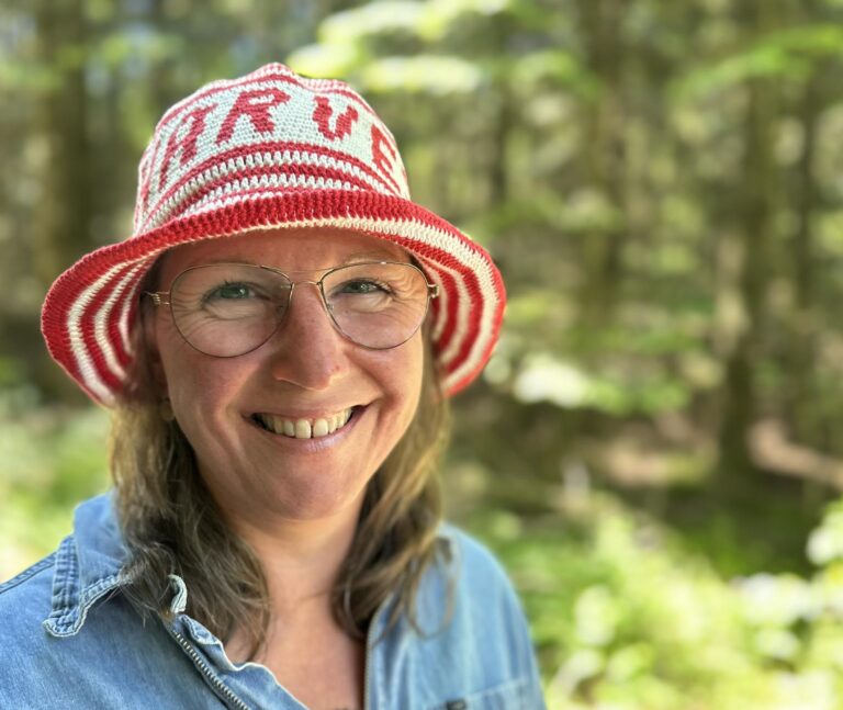 Profifoto af Britta brune øjne lang brunt hår
